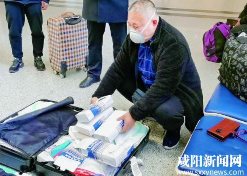  'Shaanxi İyi Adam ' Chen Jun （Sam） Yurtdışında 1.000'den fazla maske satın aldı ve onları memleketine bağışladı